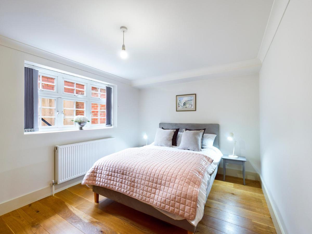 Redhill Town Centre Apartment By Livingo ภายนอก รูปภาพ