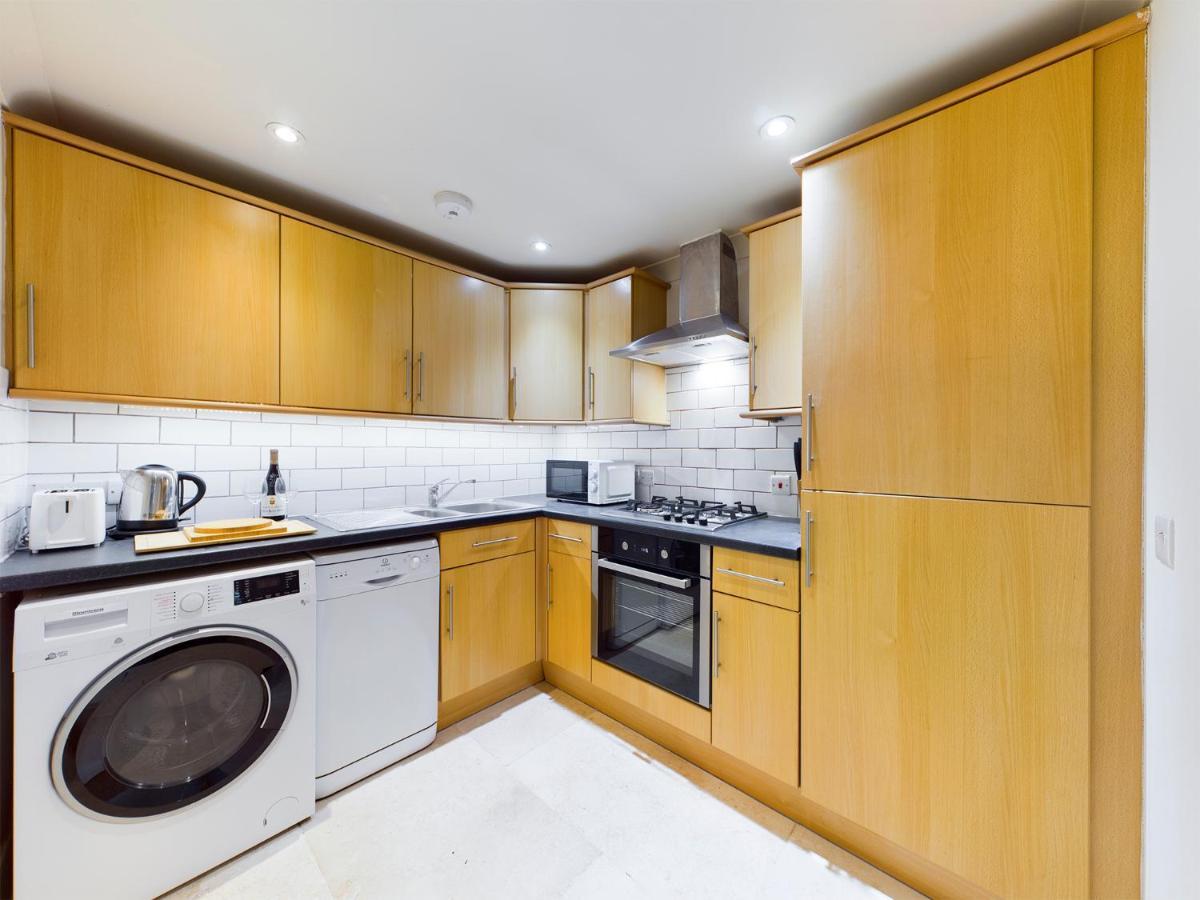 Redhill Town Centre Apartment By Livingo ภายนอก รูปภาพ
