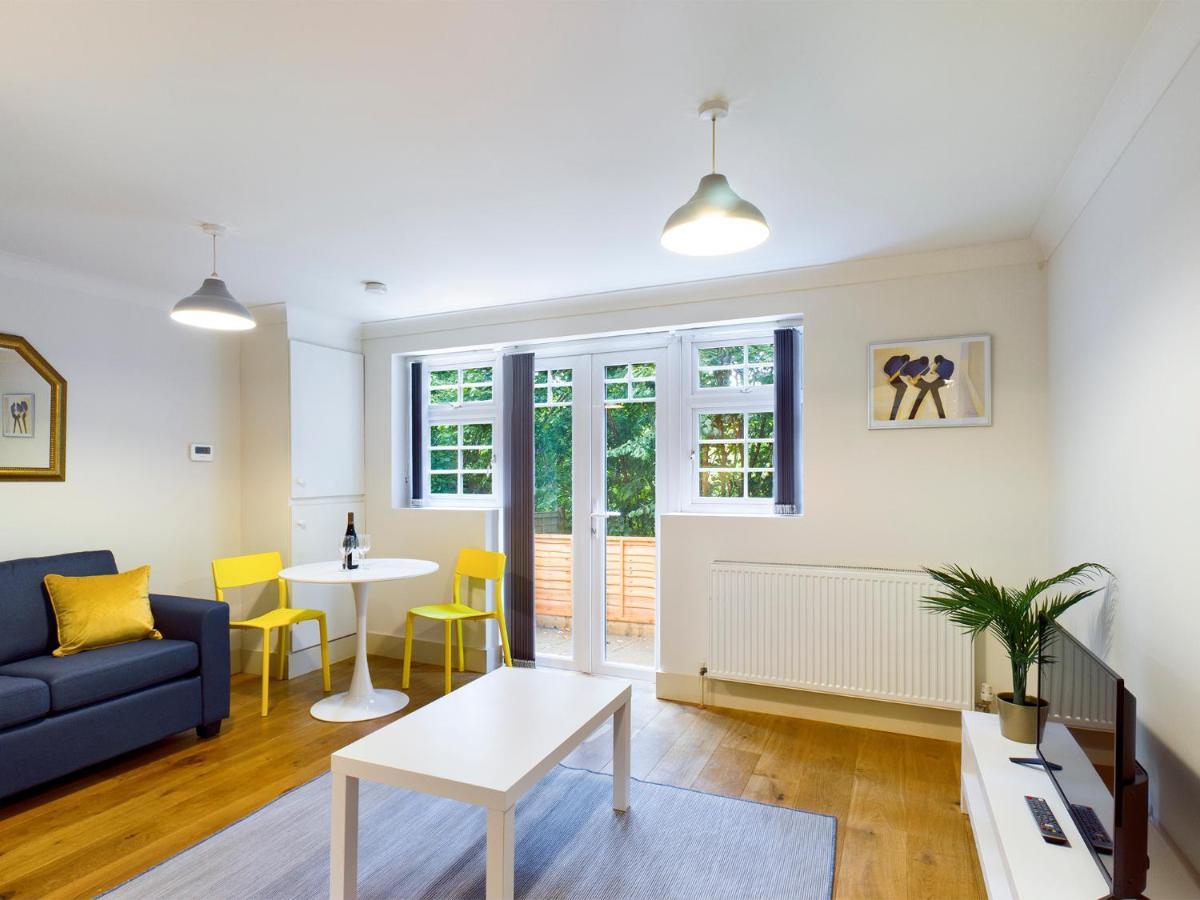 Redhill Town Centre Apartment By Livingo ภายนอก รูปภาพ