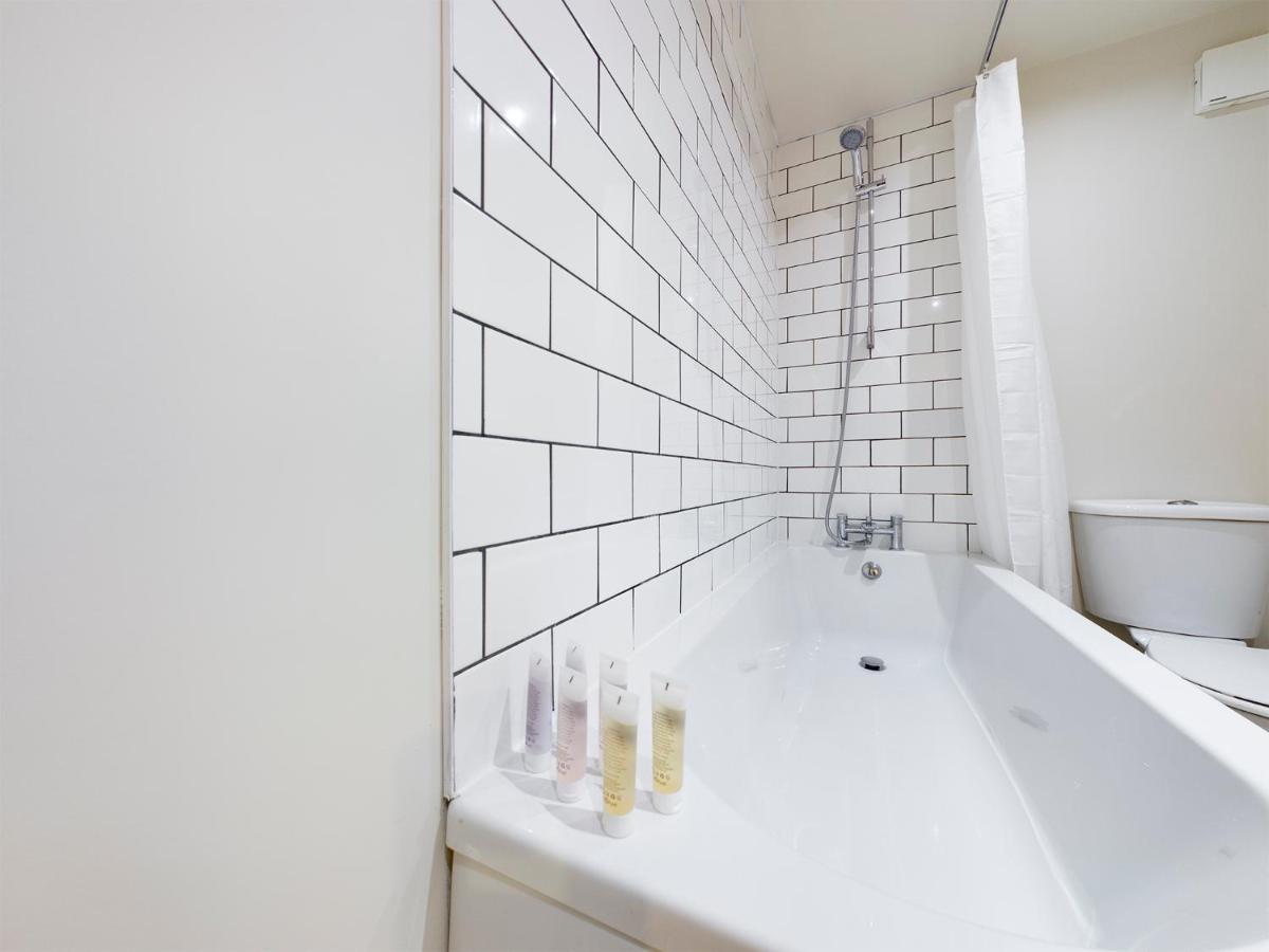 Redhill Town Centre Apartment By Livingo ภายนอก รูปภาพ