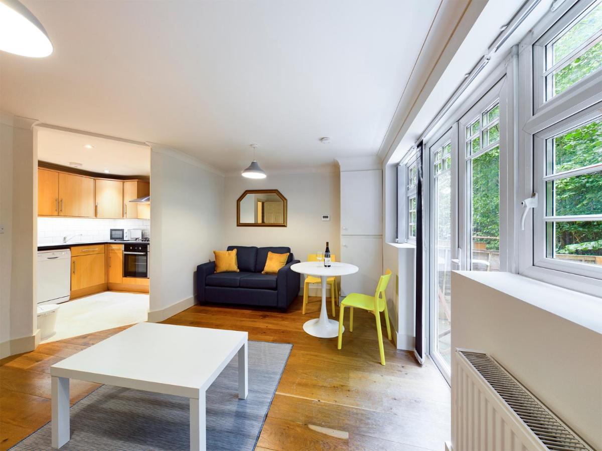 Redhill Town Centre Apartment By Livingo ภายนอก รูปภาพ