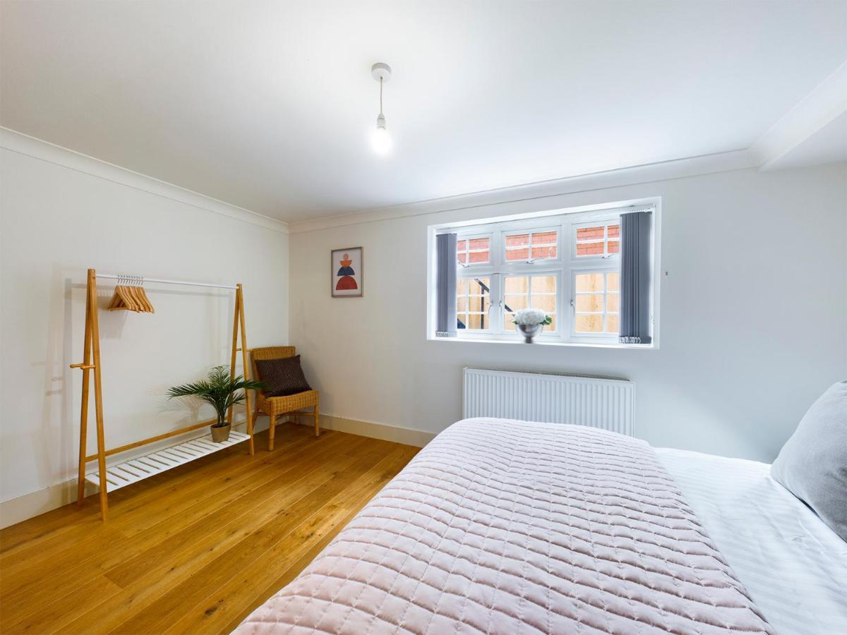 Redhill Town Centre Apartment By Livingo ภายนอก รูปภาพ